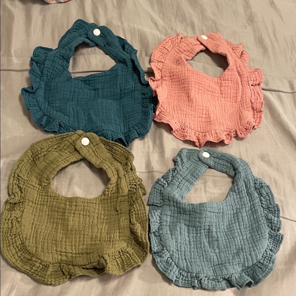4 muslin cotton bibs